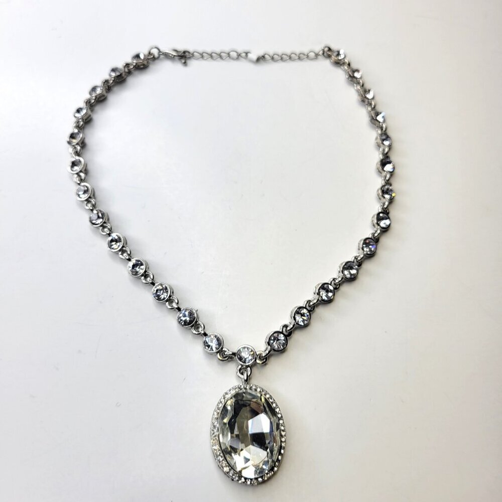 Oval Crystal Fashion Pendant Necklace - Picture 9 of 9